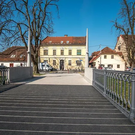 Apartma La Boheme 2 Min From The Main Square